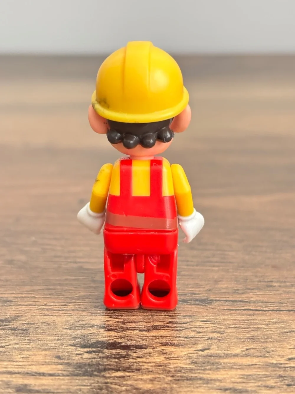 K’NEX Nintendo Super Mario Maker Builder Mario Mini Action Figure Toy Yellow Red